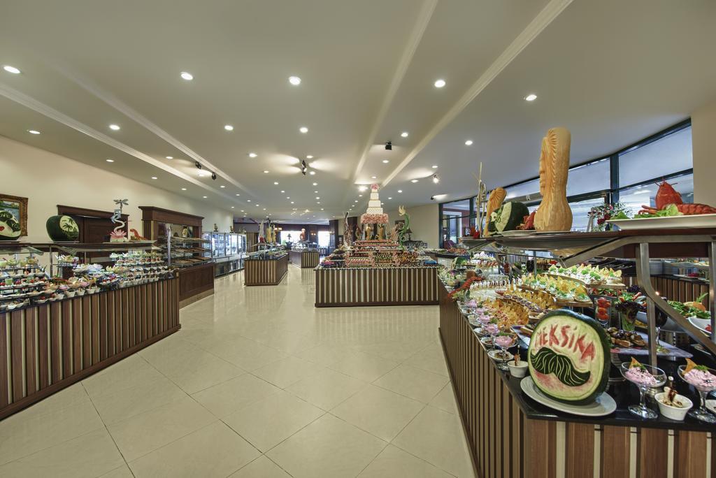 אתר נופש Delphin Palace 5*