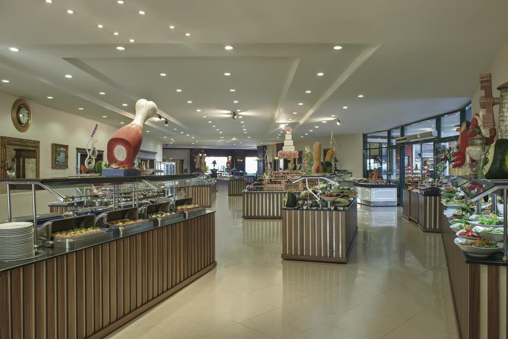 Delphin Palace אתר נופש 5*