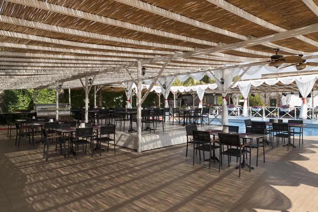 Delphin Palace אתר נופש 5*